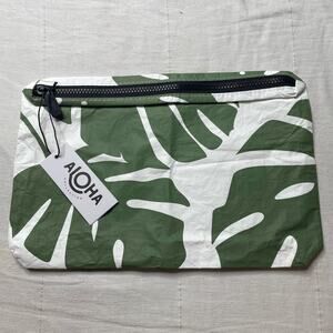 NWT Aloha Collection Mid Pouch Monstera Seaweed